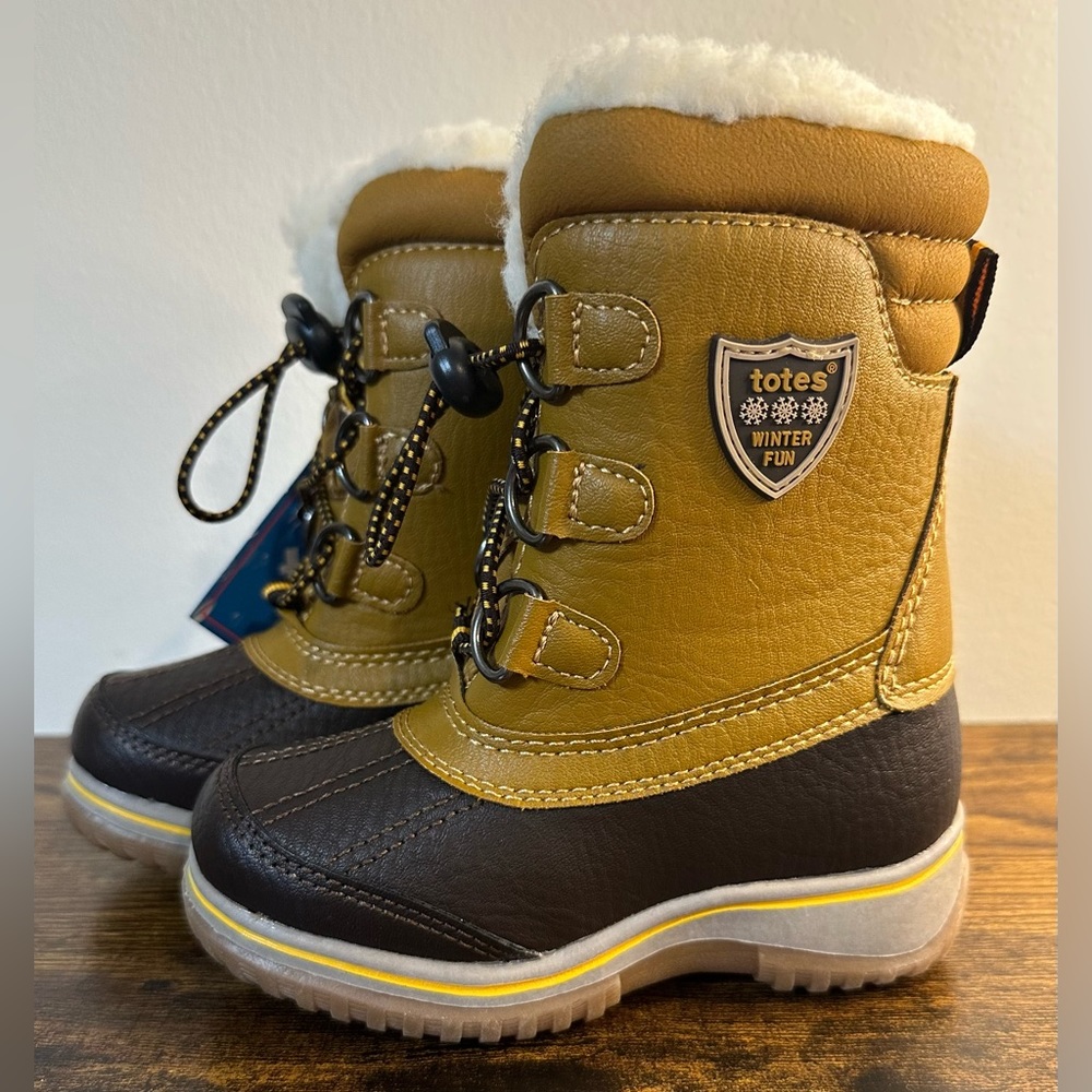 Totes Toddler Boys Insulated Winter Boots NWT size 5